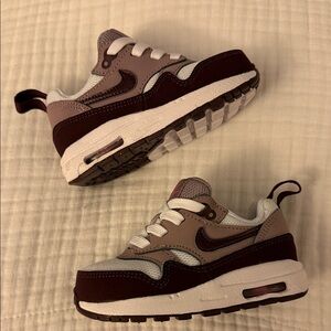 Nike Kids Sneakers in Burgundy and White